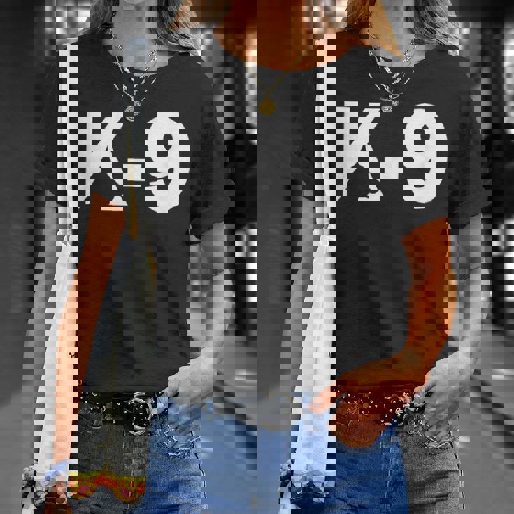 K9 ジャーマンシェパード ロゴデザイン K-9 退役軍人の日 Tシャツ 彼女への贈り物