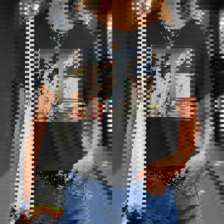 Lady Yelling At Cat Meme Tシャツ 彼女への贈り物