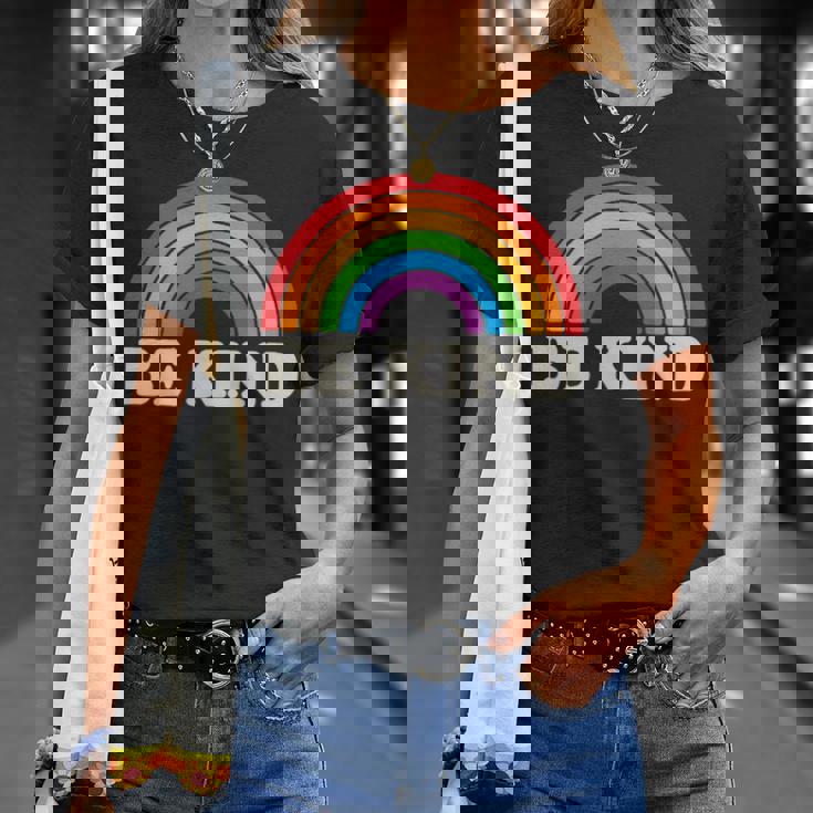 Lgbtq Be Kind Pocket Gay Pride Lgbt Ally Rainbowintage Tシャツ 彼女への贈り物