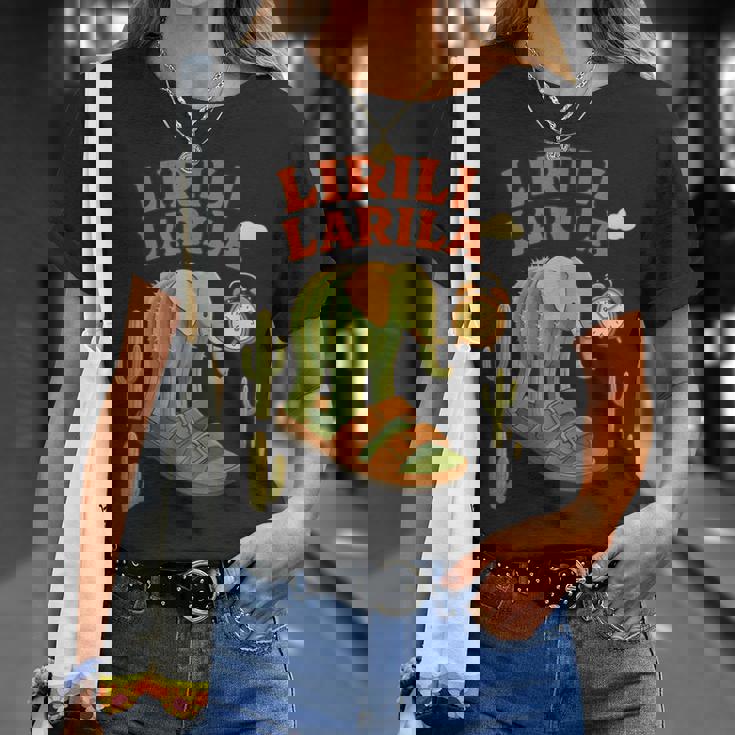 Lirili Larila イタリアのブレインロットミーム Tシャツ 彼女への贈り物