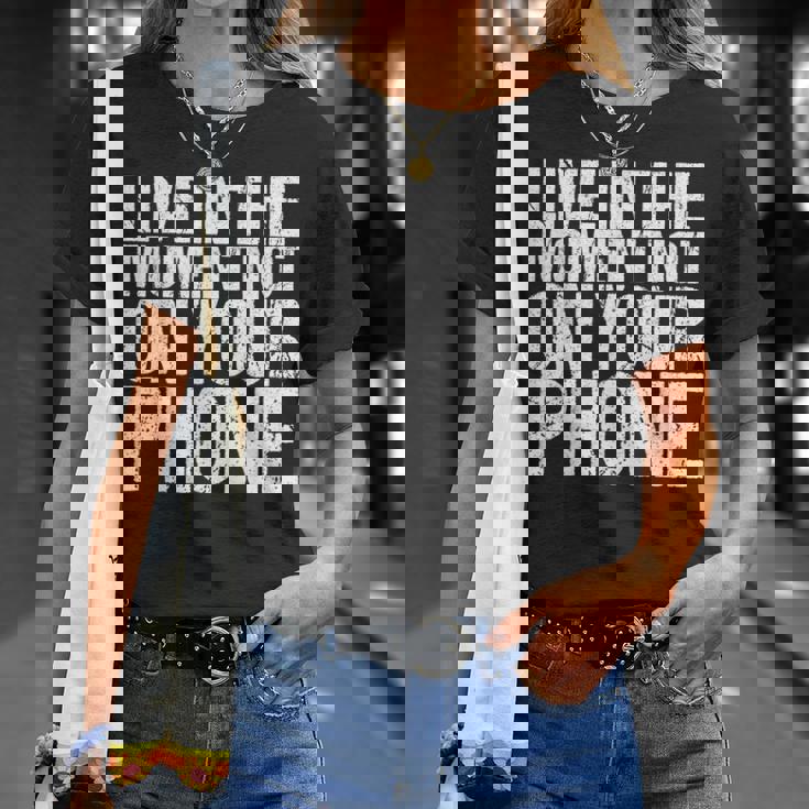 Live In The Moment Not On Your Phone Health Wellness Tシャツ 彼女への贈り物