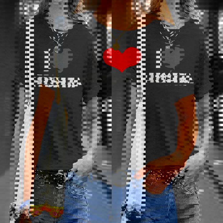 I Love Hiroshima 愛 ハート 広島 広島県 日本 お土産 かわいい おしゃれ Tシャツ 彼女への贈り物