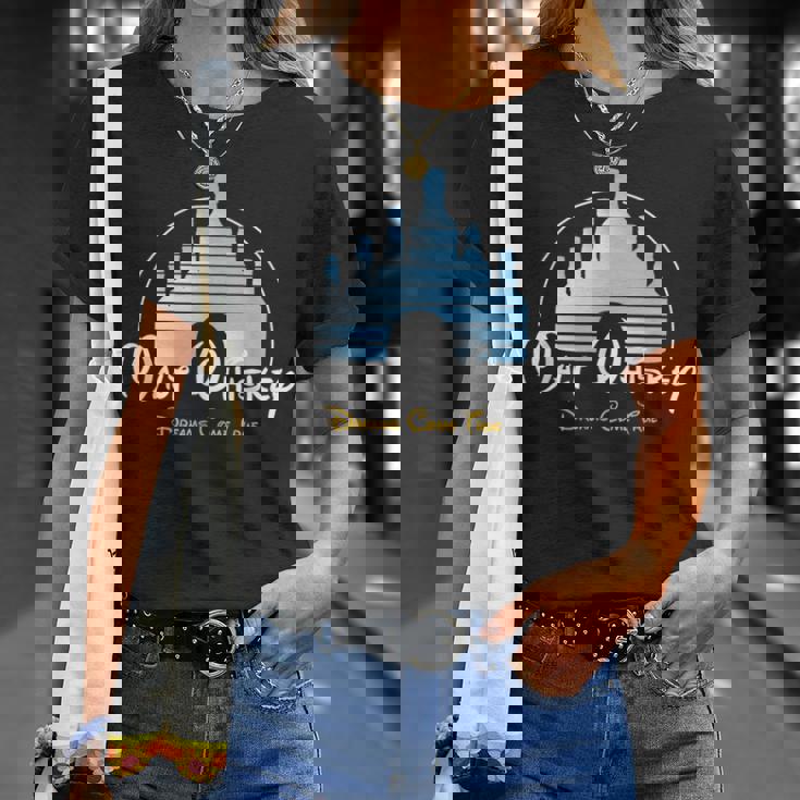 Malt Whiskey Dreams Come True 面白いしゃれパロディtシャツ Tシャツ 彼女への贈り物