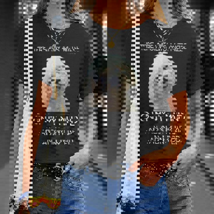 Maltese Puppy Is On My Mind 面白い犬のオーナーデザイン Tシャツ 彼女への贈り物