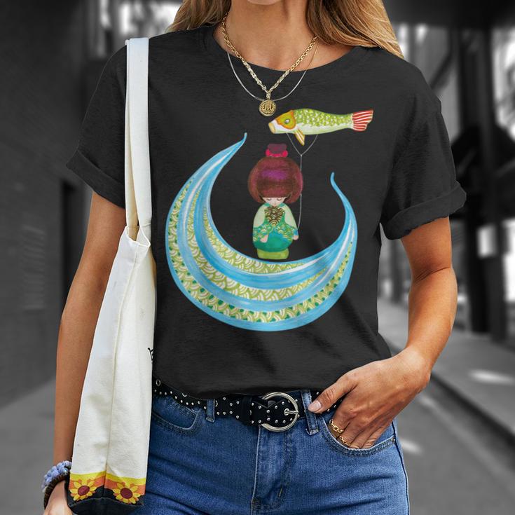 Muñeca Japonesa Tradicional Y Bandera De La Carpa Kokeshi Camiseta unisex Regalos para ella