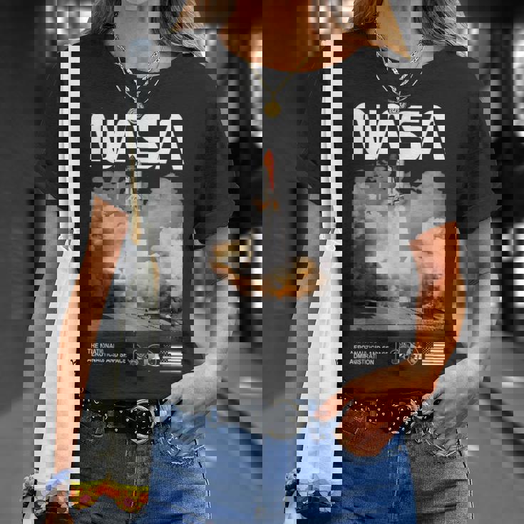 Nasa スペースシャトル打ち上げカラーの黒と白のワームロゴ Tシャツ 彼女への贈り物