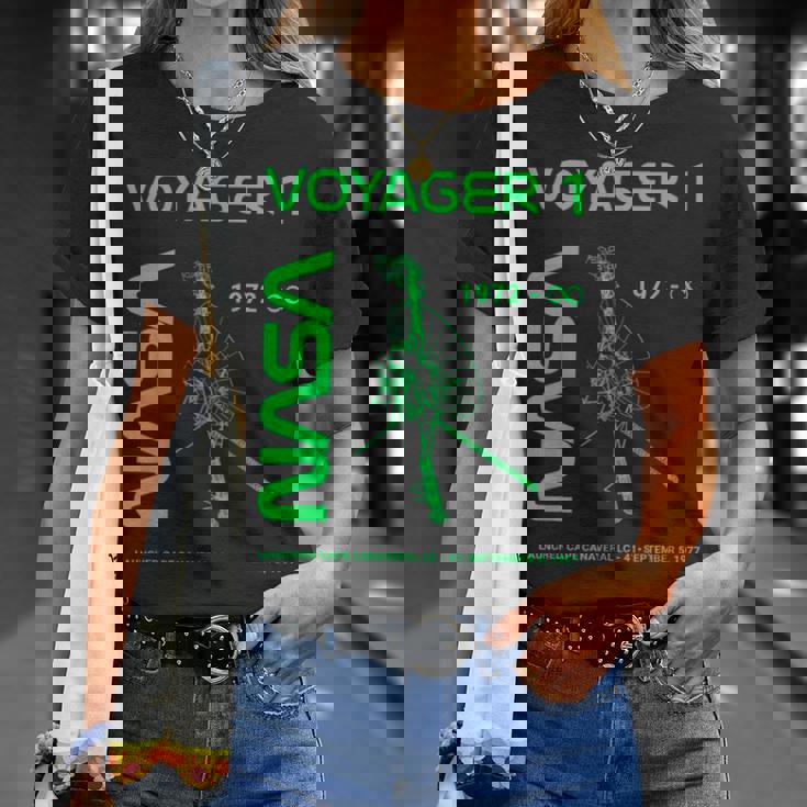 Nasa ボイジャー1号宇宙船は1977年9月5日に打ち上げられました。 Tシャツ 彼女への贈り物