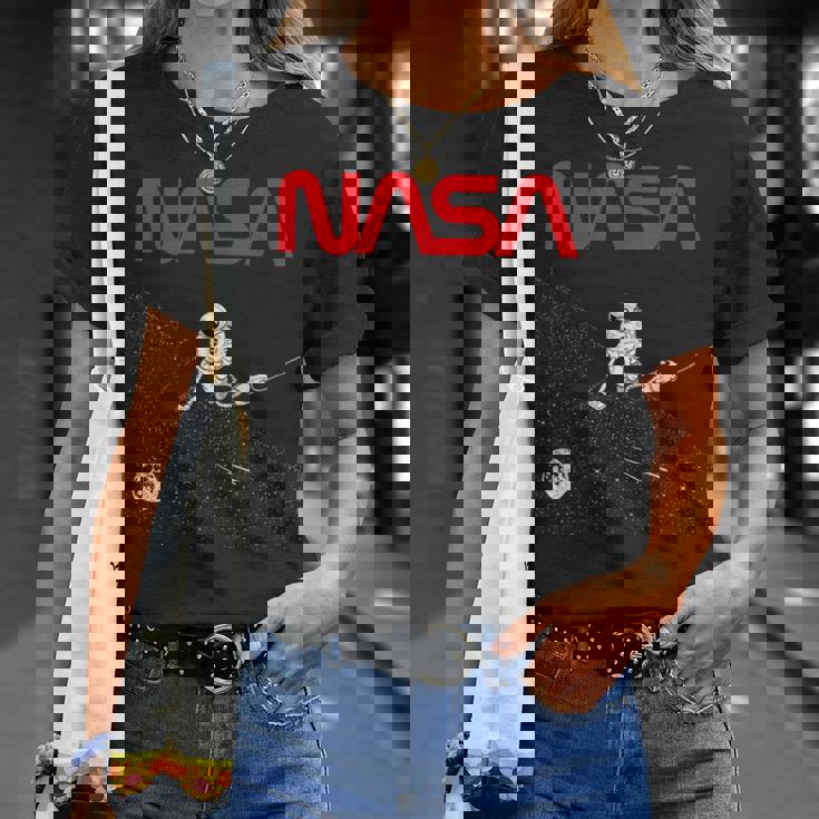 Nasaの宇宙飛行士の掃除機の星のワームのロゴが面白い Tシャツ 彼女への贈り物