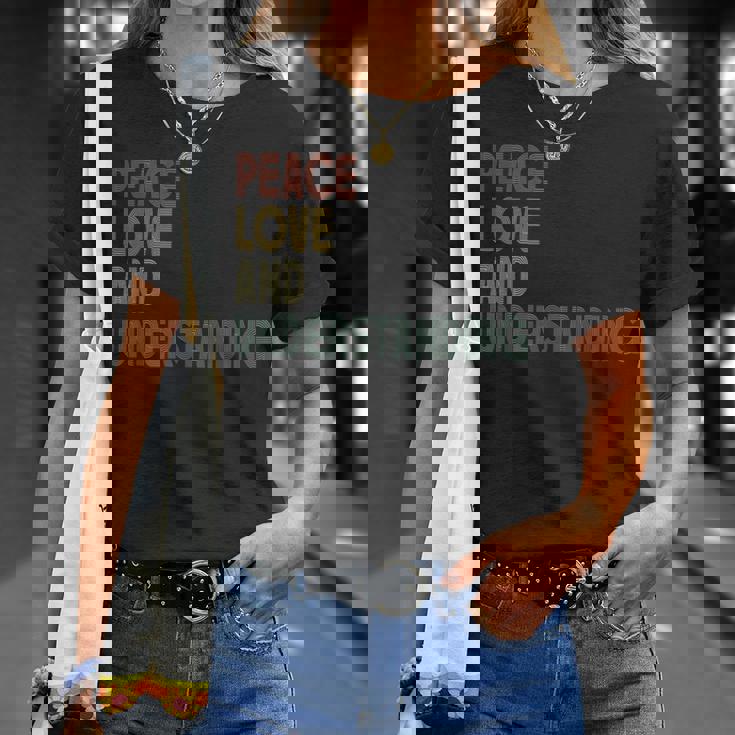 Peace Love And Understanding シャツ インスピレーションを与える引用 レトロ Tシャツ 彼女への贈り物
