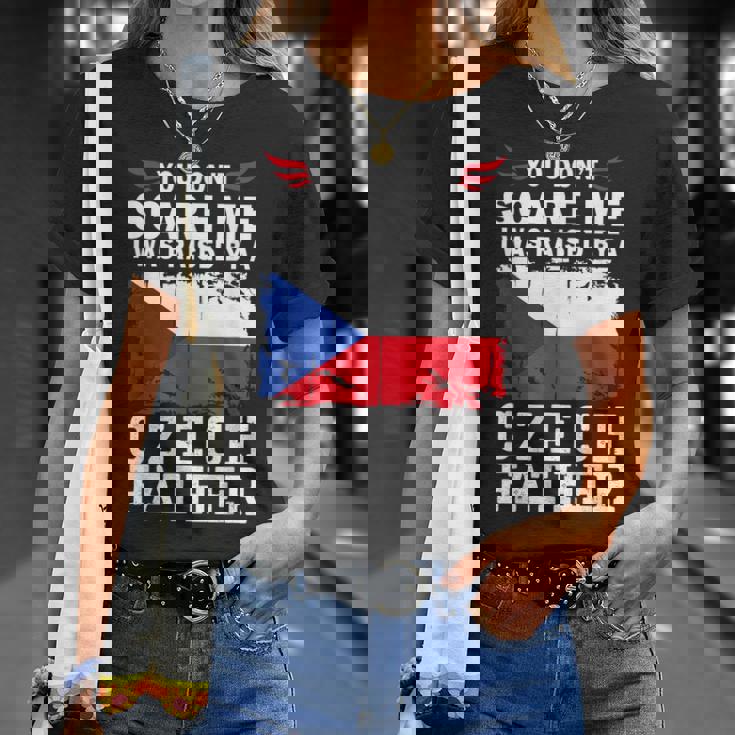 Raised By A Czech Father Father's Day Czech Republic Flag Tシャツ 彼女への贈り物