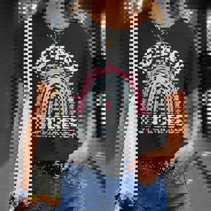 Retired Teacher Class Of 2025 Rainbow Retro Graduation Tシャツ 彼女への贈り物