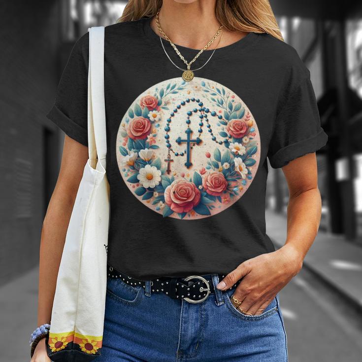 Rosario Rodeado De Flores Camiseta unisex Regalos para ella