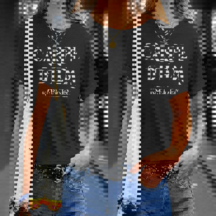 Seize The Day Carpe Diem インスピレーションラテン語 Tシャツ 彼女への贈り物