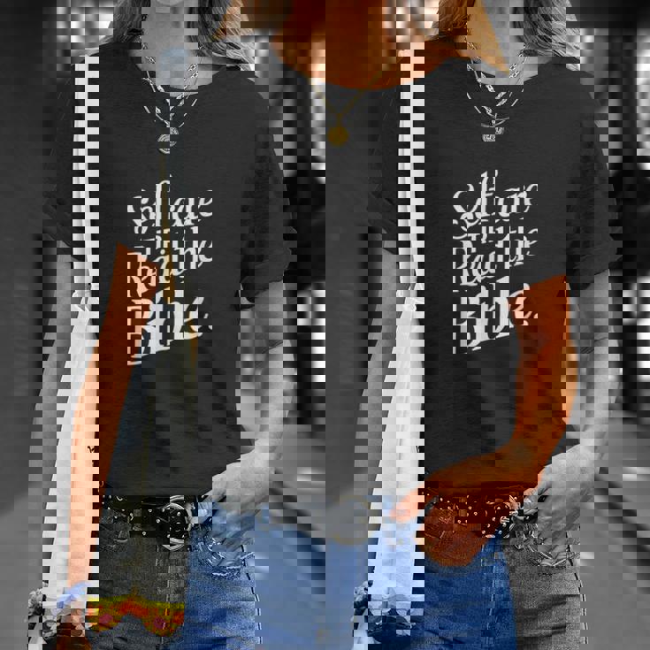 Self Care Tip Read The Bible 信仰のインスピレーション Tシャツ 彼女への贈り物