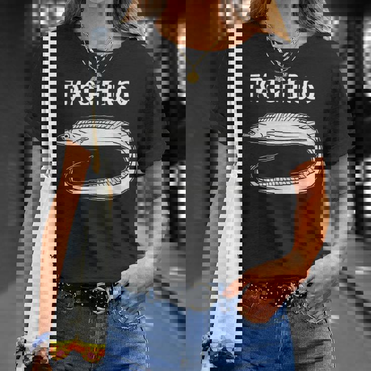 Tachiuo 太刀魚 タチウオ 魚好き 願掛け 釣り好き 海釣り 趣味 おもしろ 寿司ネタ 趣味釣り 船釣り 釣り Tシャツ 彼女への贈り物