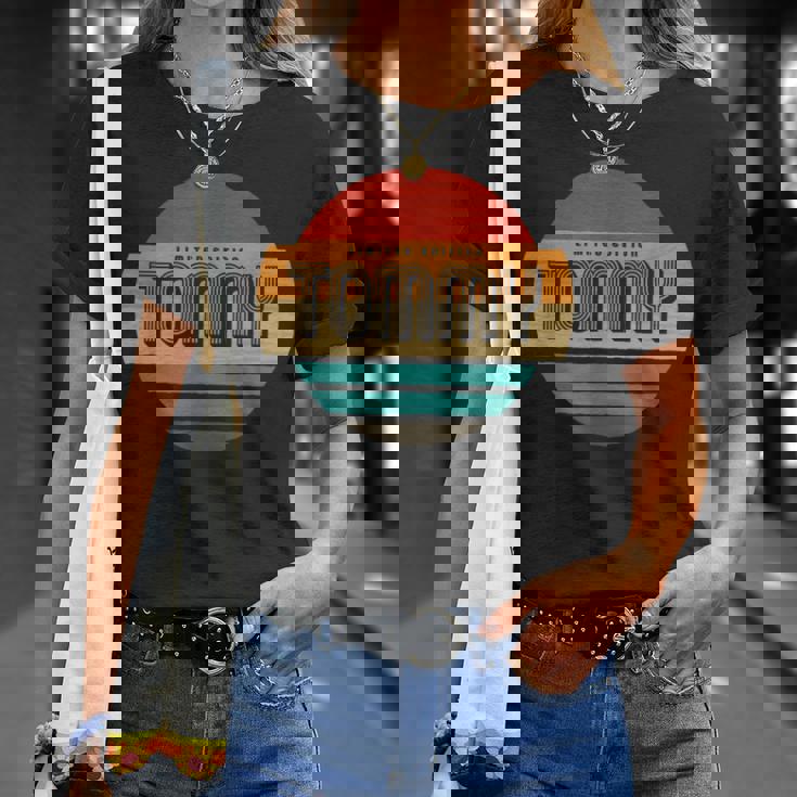 Tommy 名称 レトロ・ヴィンテージ・サンセット 限定版 Tシャツ 彼女への贈り物