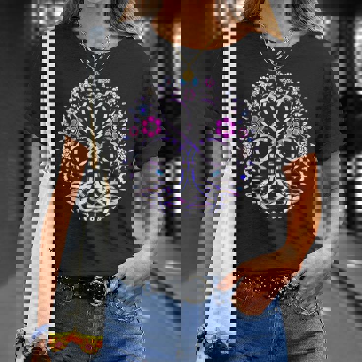 Triquetta ケルティック 保護ルーン 花とハート Tシャツ 彼女への贈り物