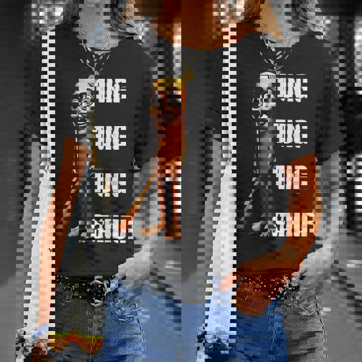 Tung Tung Tungahur イタリアンブレインレッドミーム Tシャツ 彼女への贈り物