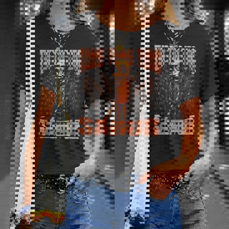 Tung Tung Tungahur 海賊版ブレインロットイタリアンブレインロットミーム Tシャツ 彼女への贈り物