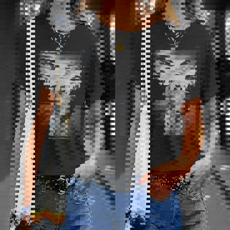 Ufo 遭遇 黄色 実験犬 自撮り 写真 エイリアンの侵略 Tシャツ 彼女への贈り物