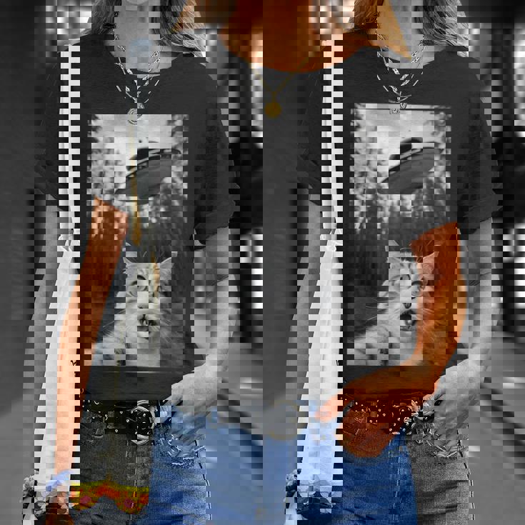 Ufoエイリアンと面白い猫の自撮り。 Tシャツ 彼女への贈り物