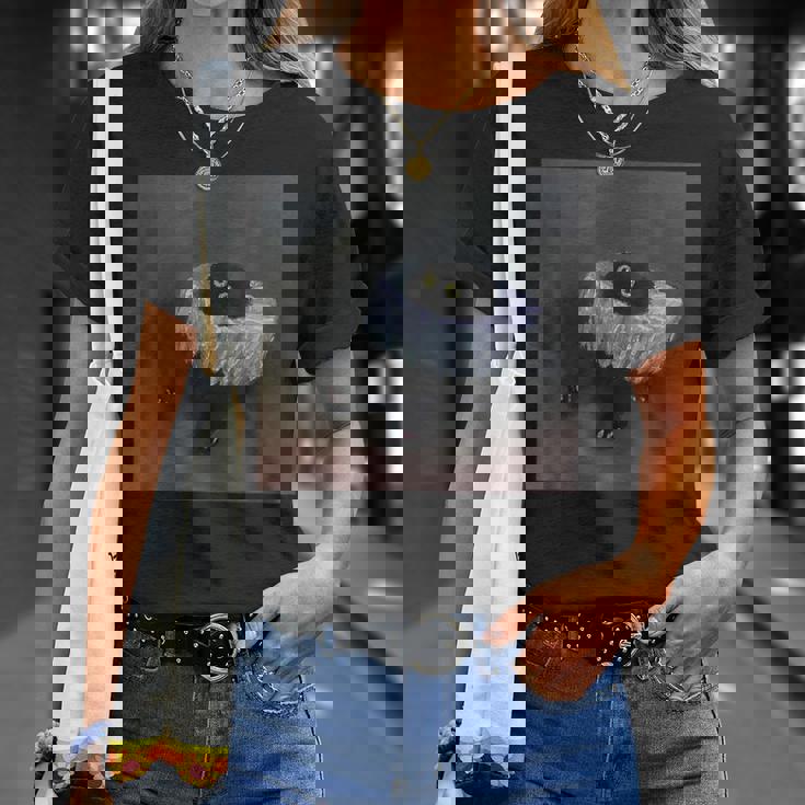 Vanessatockardによる面白い黒猫の絵。 Tシャツ 彼女への贈り物