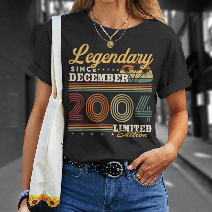 Vintage Cadeau Anniversaire 20 Ans Nés En Décembre 2004 T-Shirt Cadeaux pour elle