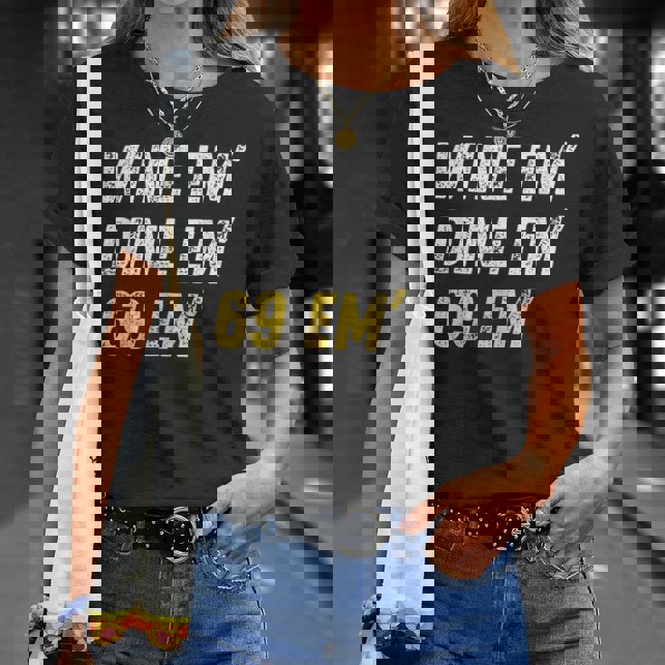 Wine Em Dine Em 69 Em 面白い セックス ジョーク 汚いユーモア Tシャツ 彼女への贈り物