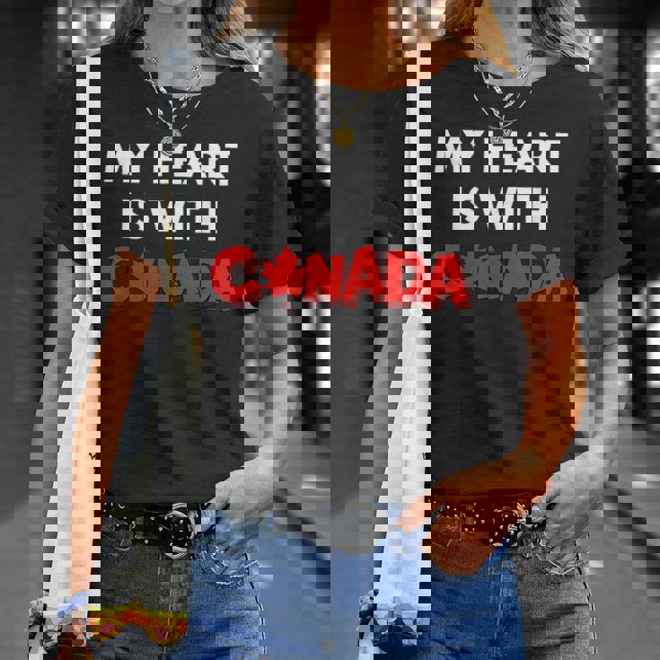 「My Heart Is With Canada」 – カナダ人と強く立つ Tシャツ 彼女への贈り物