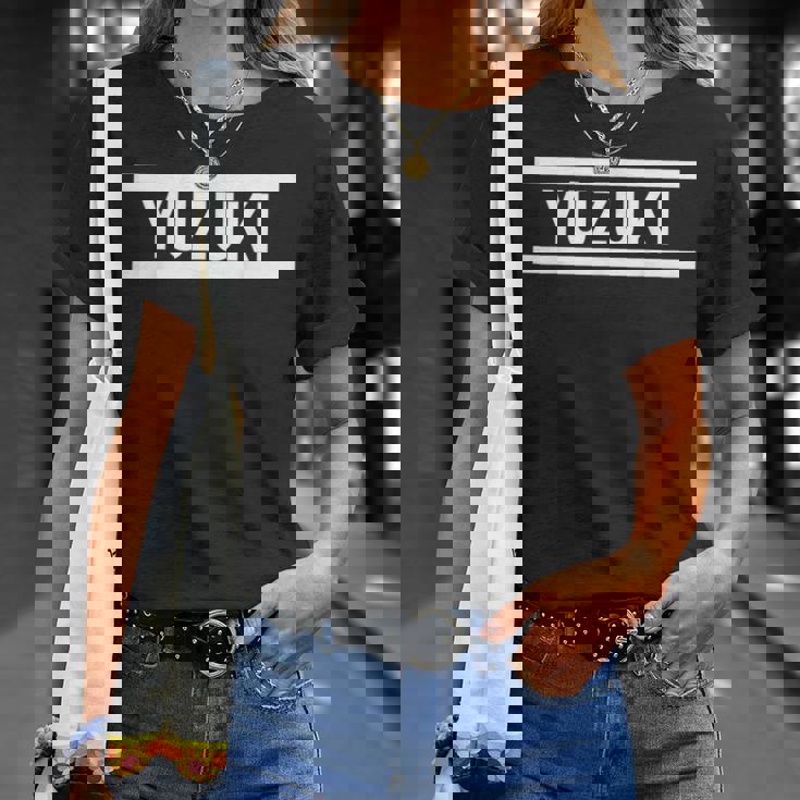 「Yuzuki」ヘボン式「ゆずき」「ゆづき」「ユズキ」「ユヅキ」下の名前 ローマ字 名入れ 名乗り ラテン文字 綴り Tシャツ 彼女への贈り物