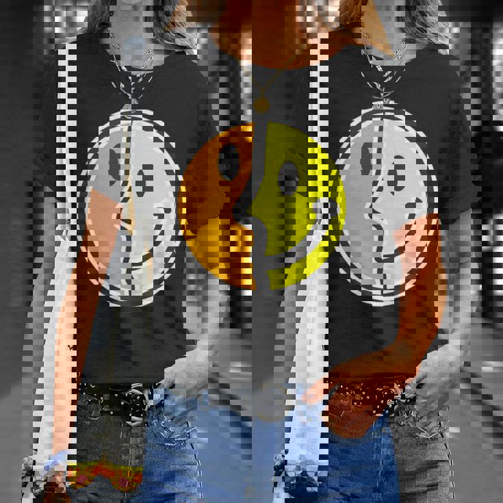 【ピカソ風】スマイル フェイス 笑顔（パロディ）キュビズム【スマイリー】ニコニコ 黄色 ポップ かわいい Tシャツ 彼女への贈り物