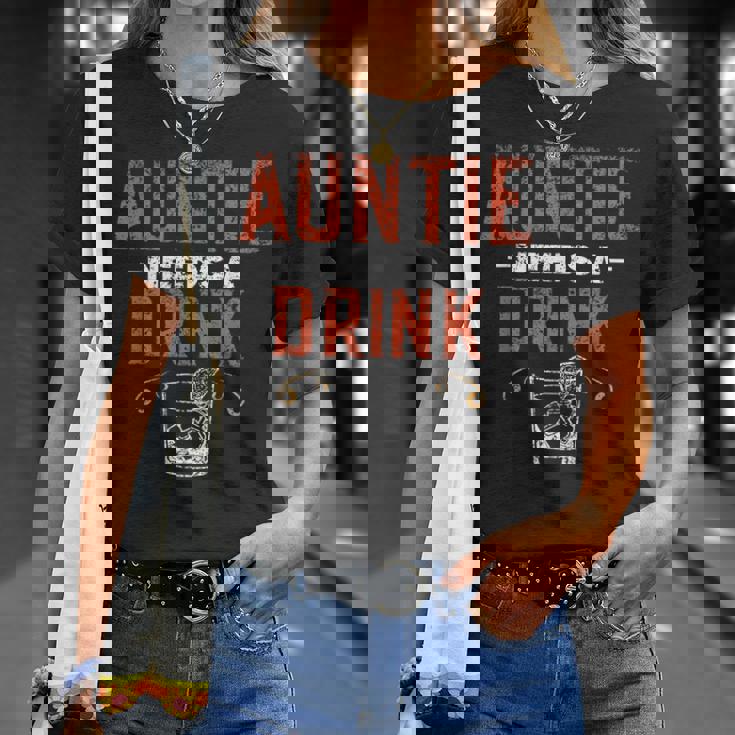 おばちゃんに一杯 酒飲み アルコール 飲酒 パーティー ドリンク Tシャツ 彼女への贈り物