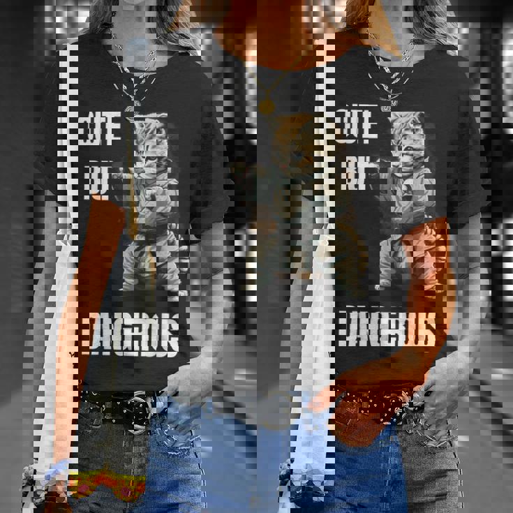 かわいいけど危険な空手 面白い テコンドー 猫 格闘技 Tシャツ 彼女への贈り物