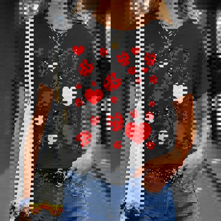 かわいいてんとう虫とハートのてんとう虫柄 Tシャツ 彼女への贈り物