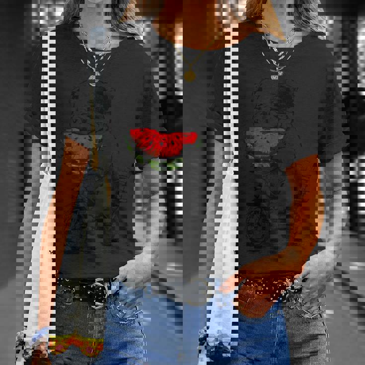 かわいいブルドッグが自転車に乗ってスイカを食べる 誕生日 Tシャツ 彼女への贈り物