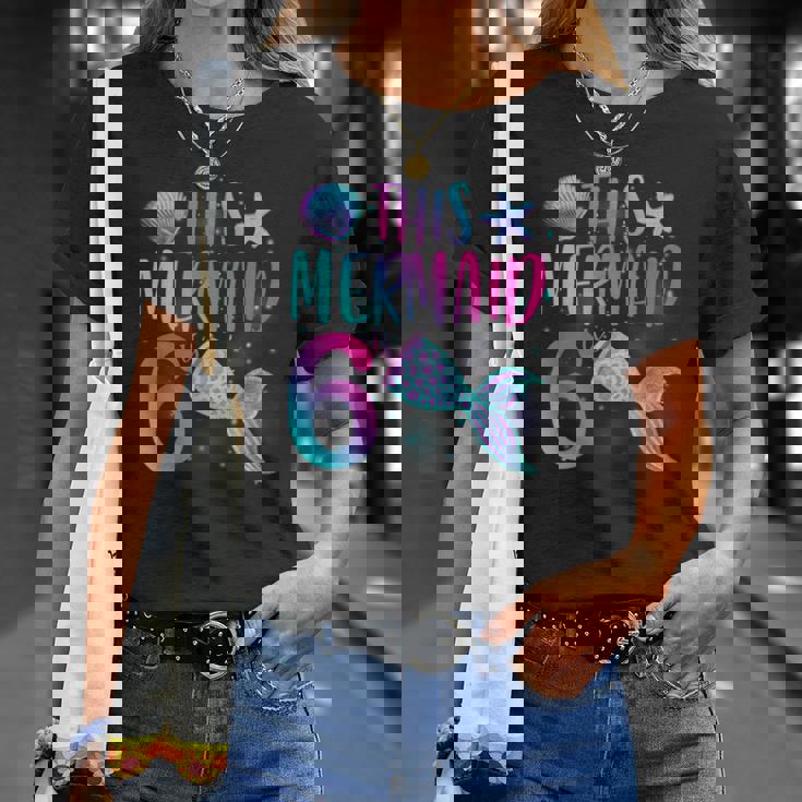 このマーメイドは6歳の6歳の誕生日マーメイドガールパーティーです。 Tシャツ 彼女への贈り物