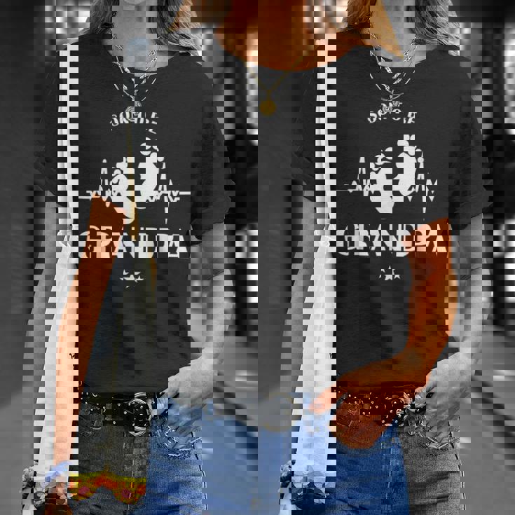 もうすぐおじいちゃん、新しいおじいちゃんになる Tシャツ 彼女への贈り物