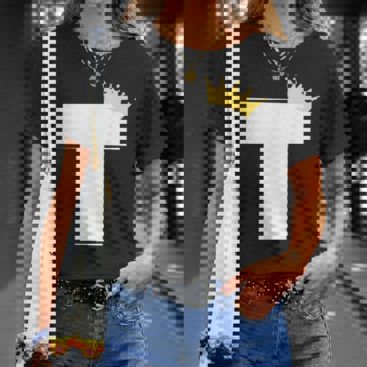 アルファベット大文字モノグラム イニシャル キング クイーン クラウン Tシャツ 彼女への贈り物