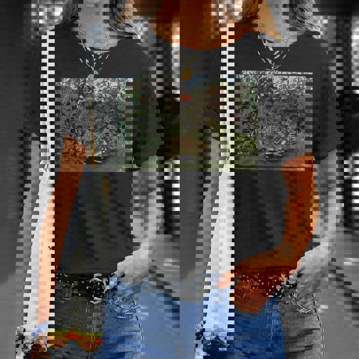 アンリ・ルソー作 空腹のライオンとアンテロープ 1905 Tシャツ 彼女への贈り物