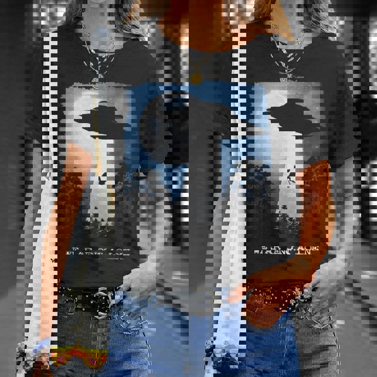 エイリアン アブダクション 牛 Ufo We Are Not Alone ギフト Tシャツ 彼女への贈り物