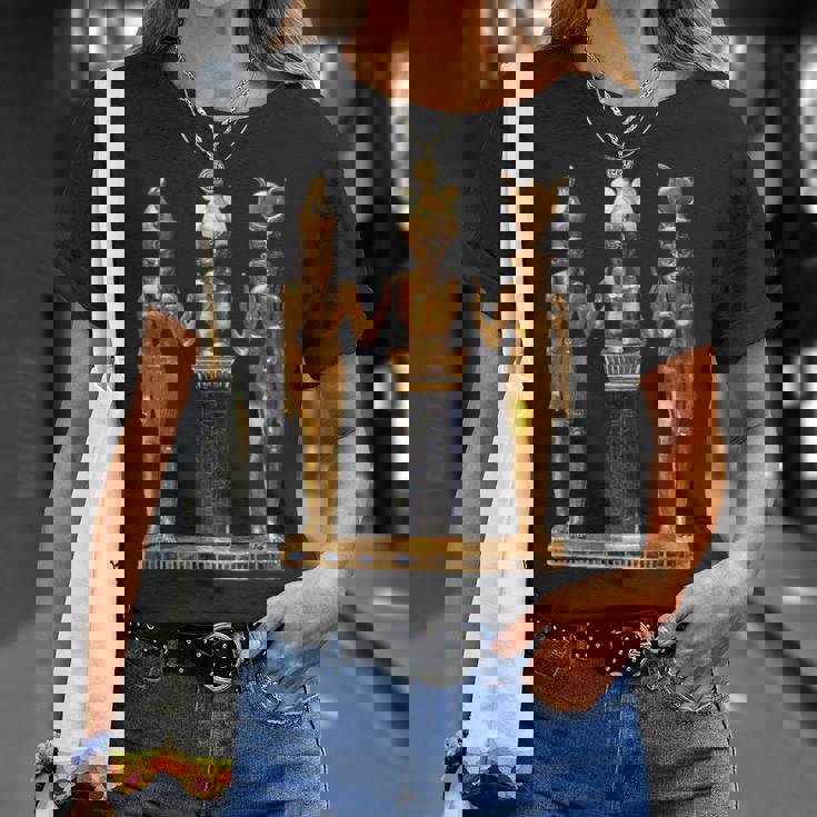 エジプト トリニティ ゴールデンホルス オシリスとイシスの像 Tシャツ 彼女への贈り物