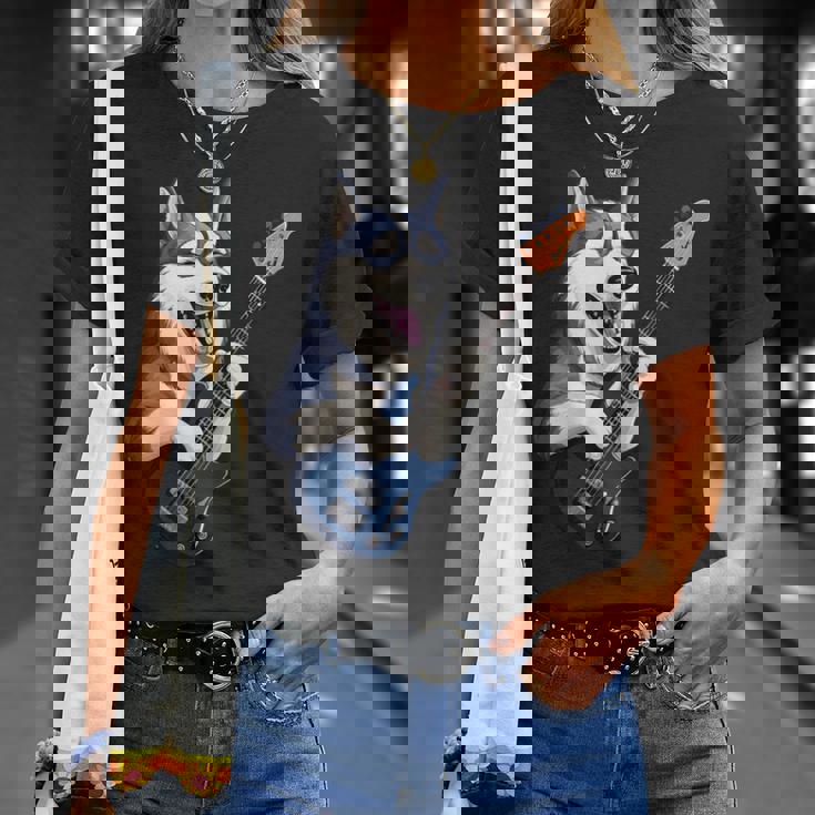 エレキギターを弾く面白いシベリアンハスキー犬ミュージシャン Tシャツ 彼女への贈り物