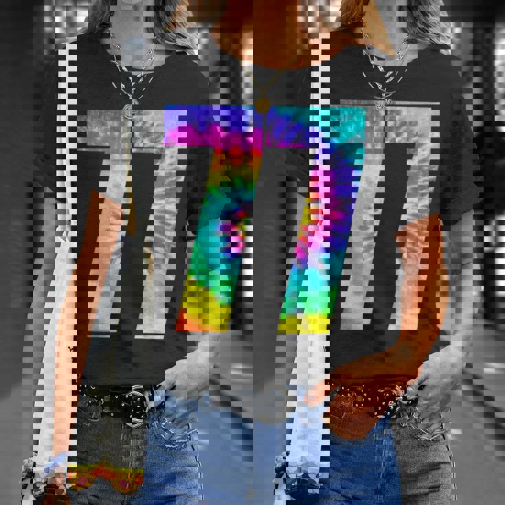 カラフルな絞り染め 77歳の誕生日または77番のチームイベント Tシャツ 彼女への贈り物