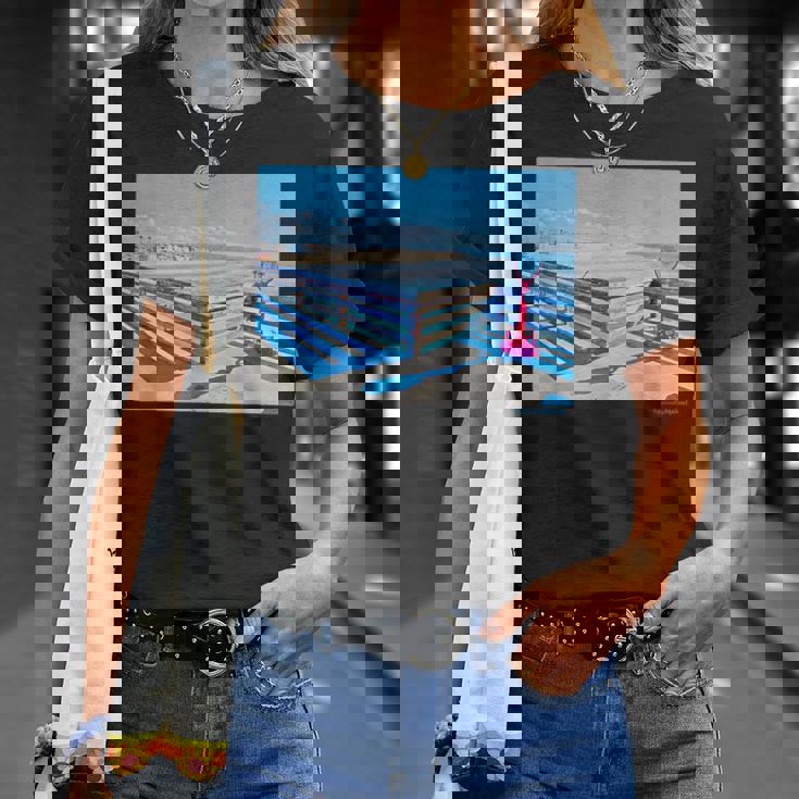 カリフォルニアの桟橋からのカラフルな海の景色 Tシャツ 彼女への贈り物