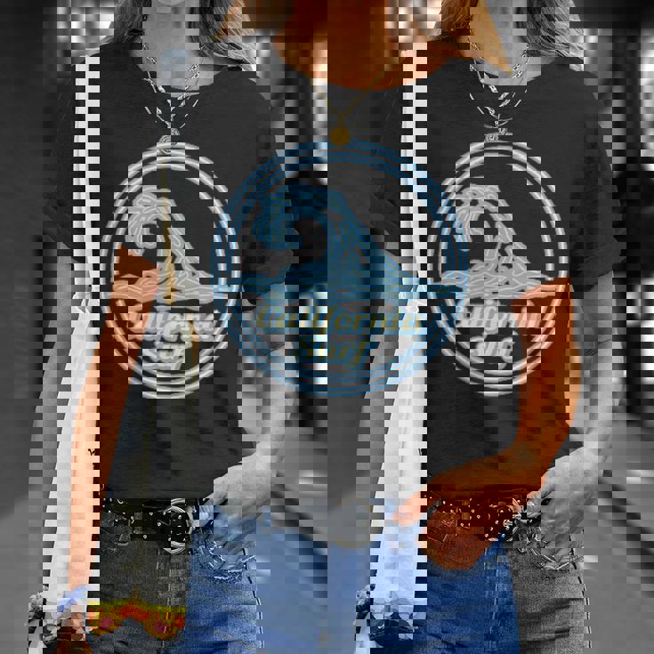 カリフォルニア州バハ、ビッグウェーブサーフクラブ、サーフィングラフィック。 Tシャツ 彼女への贈り物