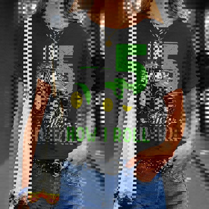 キッズ I Am 5 This Is How I Roll One Years Old Tractor 5歳の誕生日 Tシャツ 彼女への贈り物