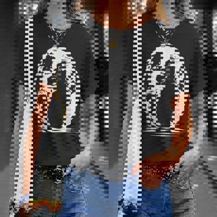 キュートで面白いチンチラが月に吠える Tシャツ 彼女への贈り物