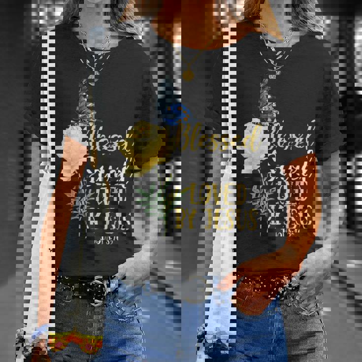 キリスト教聖書の言葉 蝶 バラの花 ヨハネ3 Tシャツ 彼女への贈り物