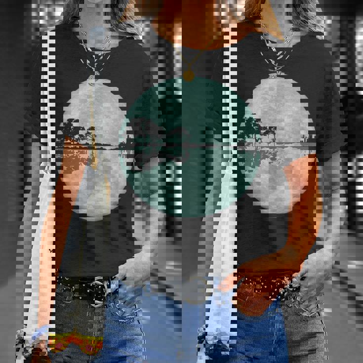 ギター 湖 反射 月 ギター ミュージシャン Tシャツ 彼女への贈り物