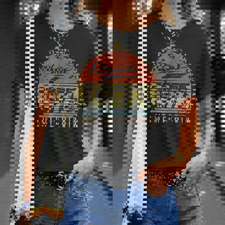クラシック 1973 限定版 ヴィンテージ 1973年生まれのレトロな誕生日。 Tシャツ 彼女への贈り物
